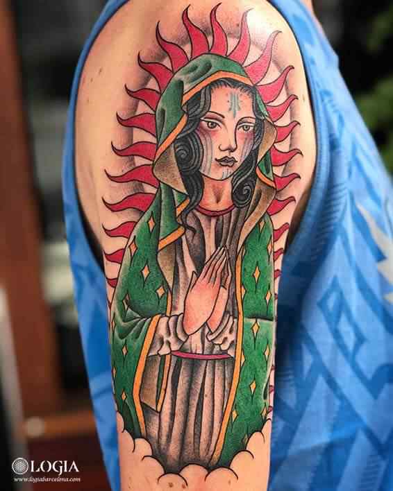 tatuaje-brazo-virgen-color-mandala-logia-barcelona-Laia    